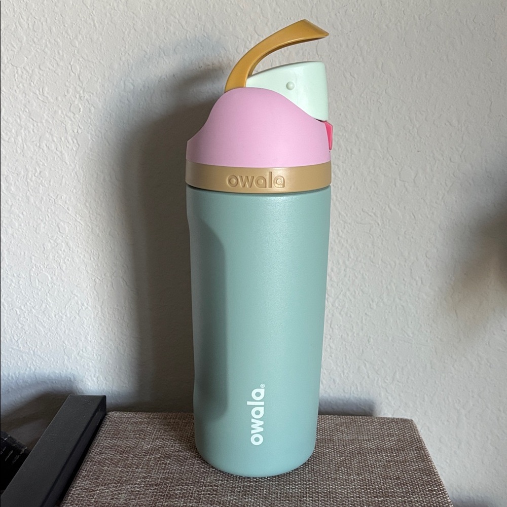 Owala Freesip 12oz and 16oz water Bottles - Picture 4 of 12
